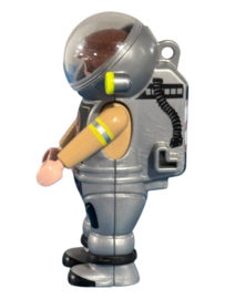 9472