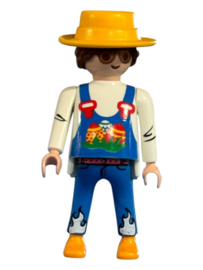 Man in paas kleding