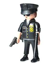 my happy Serie 13 man 6 old Politie agent