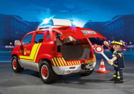 Brandweercommandant met dienstwagen met licht en sirene - 71375