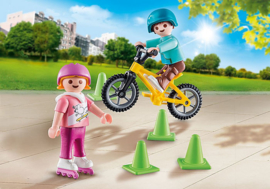 Kinderen met fiets en skates - 70061