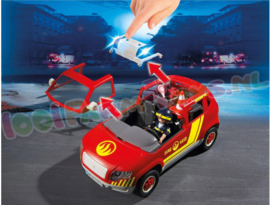 Brandweercommandant met dienstwagen met licht en sirene - 71375