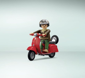 Werkplaats met Vespa  - 71620