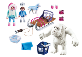 Yeti met slee - 9473