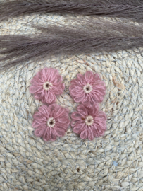 Gebreide bloem donker roze 40 mm