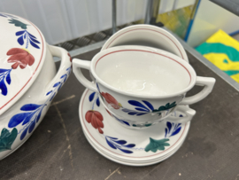 Grote soepterine met 6 soepkommen en schotels