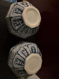 2 antiek ogende Chinese peervaasjes (16cm)