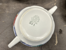 Grote soepterine met 6 soepkommen en schotels