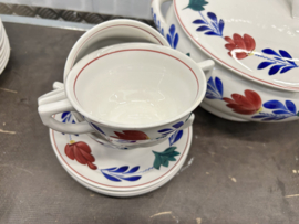 Grote soepterine met 6 soepkommen en schotels