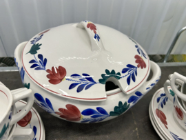 Grote soepterine met 6 soepkommen en schotels