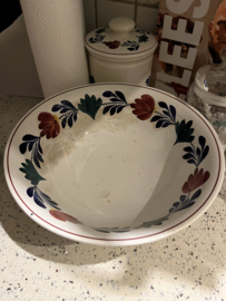 Grote fruitschaal 30cm geproduceerd jaren 20-50  beetje verkleuring aan de binnenkant