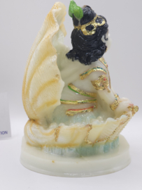 Krishna schelp white