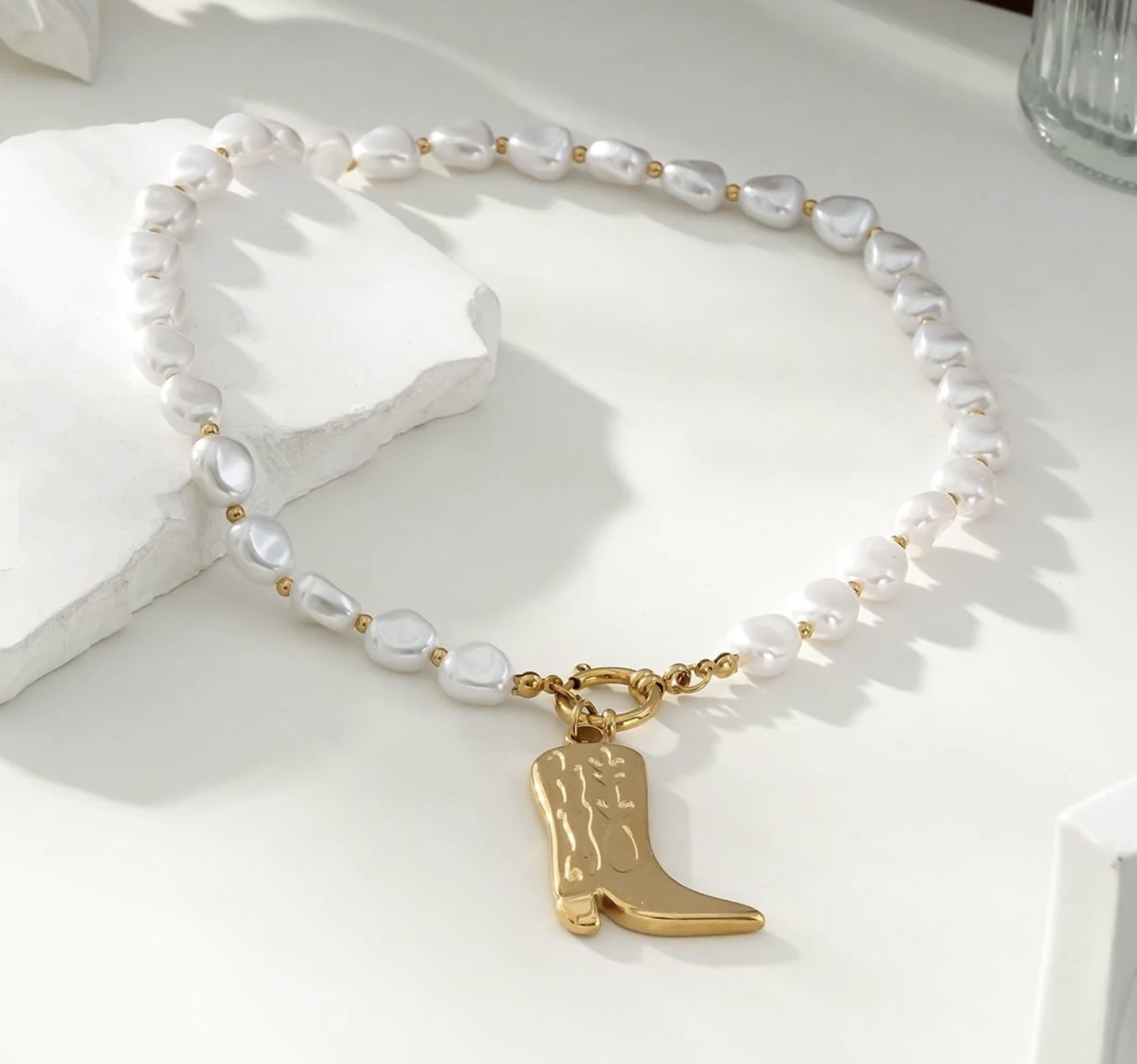 HAPPY BOOT NECKLACE