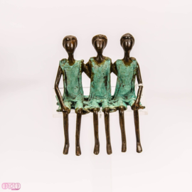 Drie Bronzen zittende figuren