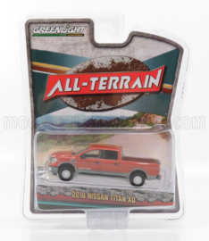 GREENLIGHT - 1/64 - NISSAN - TITAN XD PICK-UP 2018 - COPPER SILVER - Blister licht beschadigd..