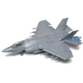 TAMIYA 1/48 Lockheed Martin F-35C Lightning II (02-11-2024)