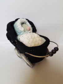 Baby muisje in wagen