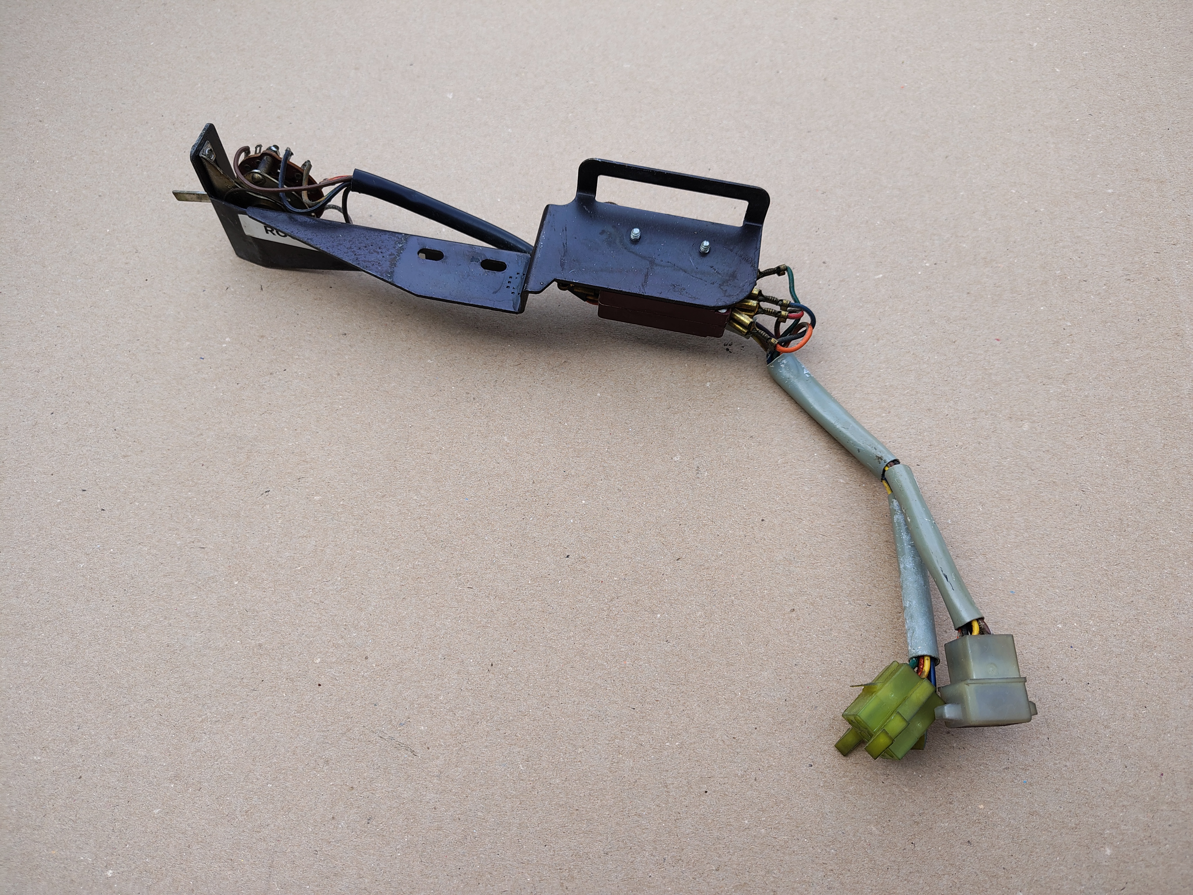 Service Switch (Rock-Ola 433 Grand Prix)