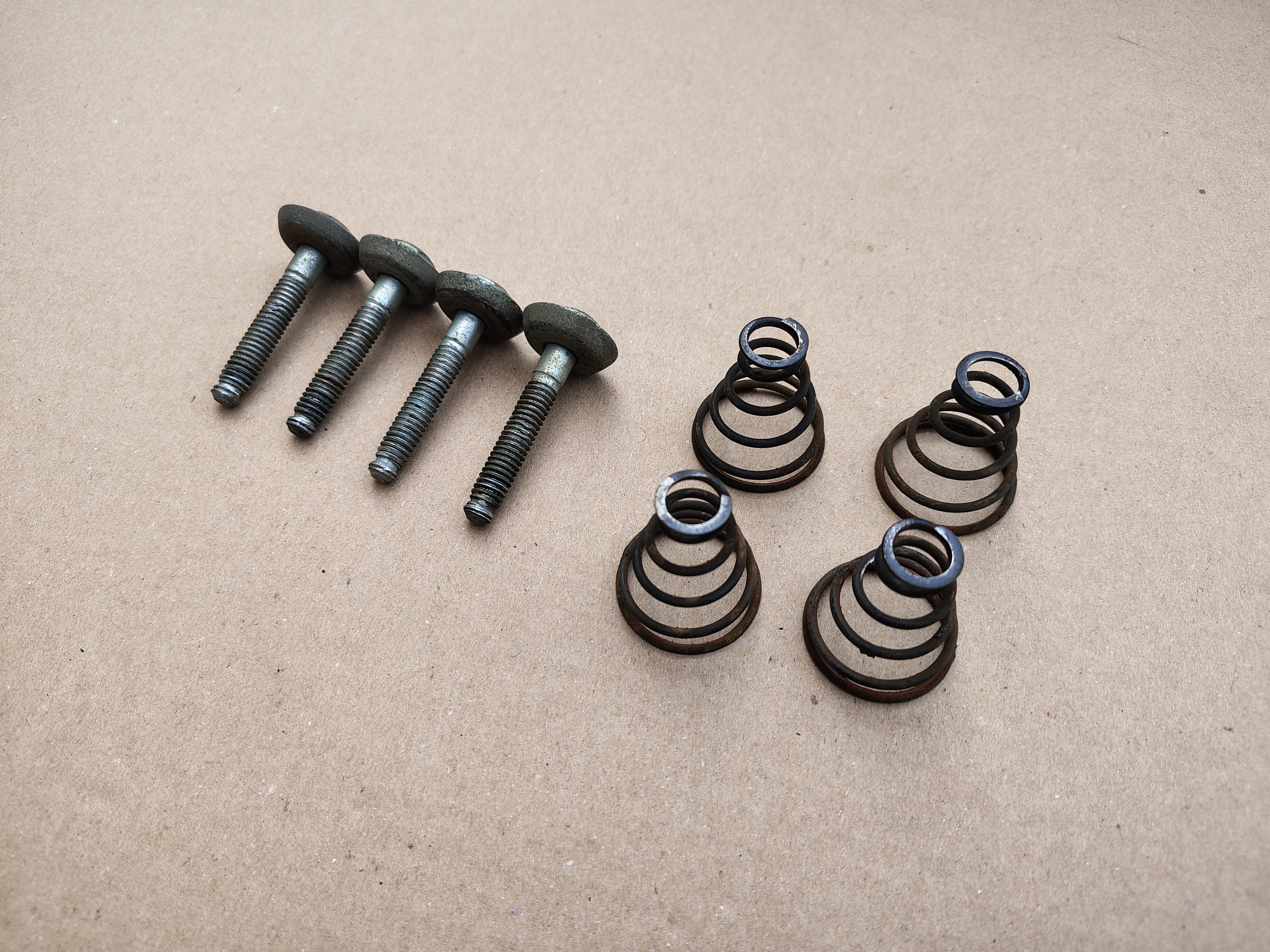 4x Mechanism Spring + Bolt/ Set (Rock-ola 414/ Capri II (1964)