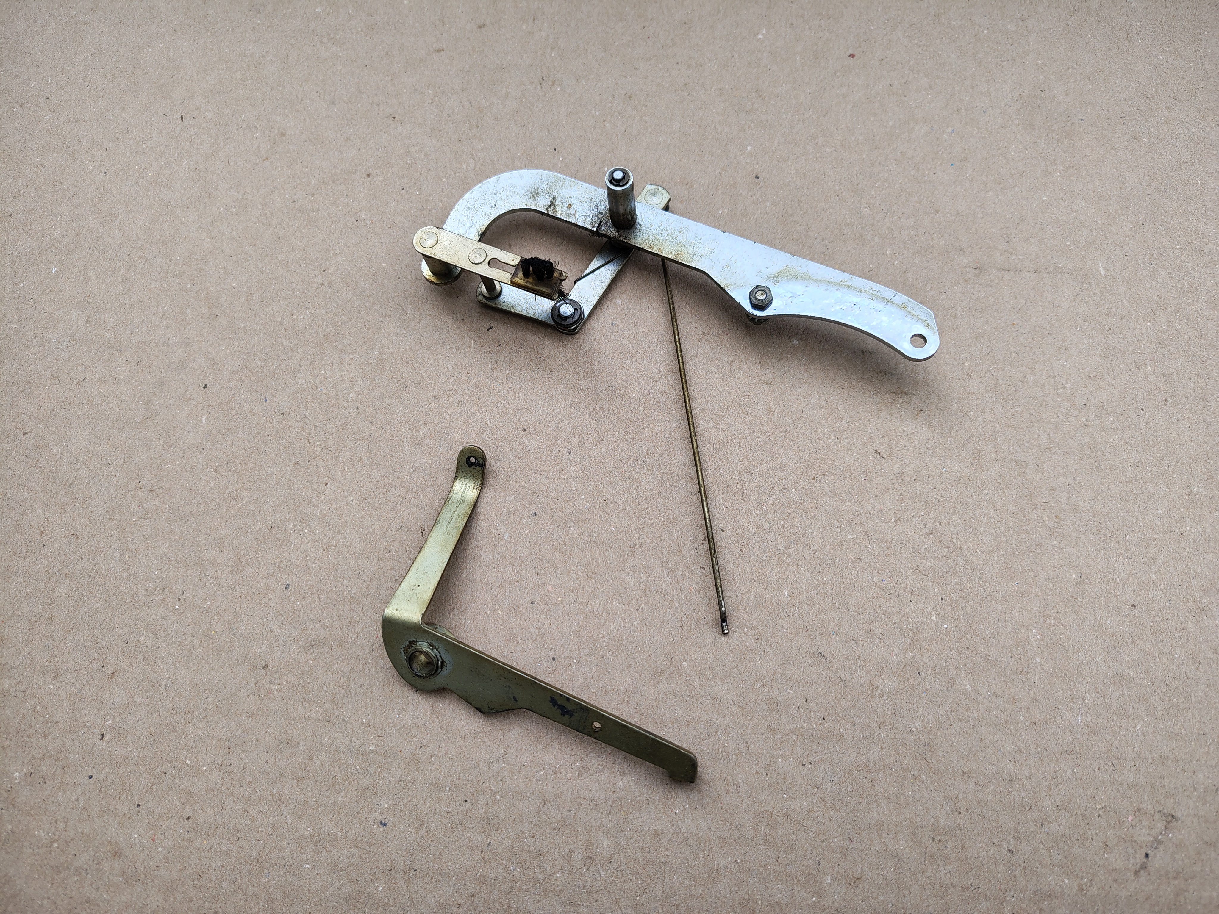 Brush + Stripper Plate/ Mechanism (Seeburg DS160)