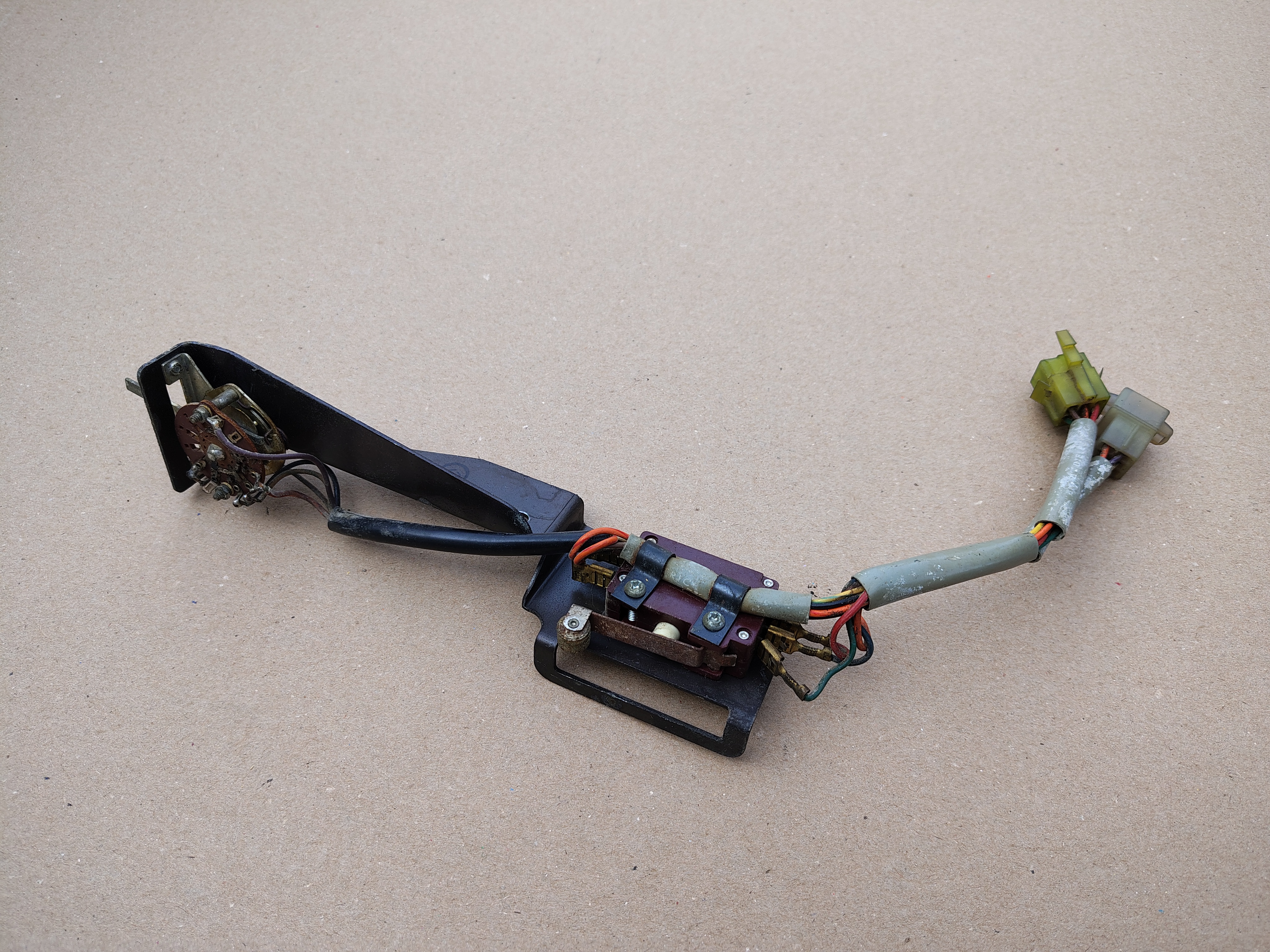 Service Switch (Rock-Ola 433 Grand Prix)