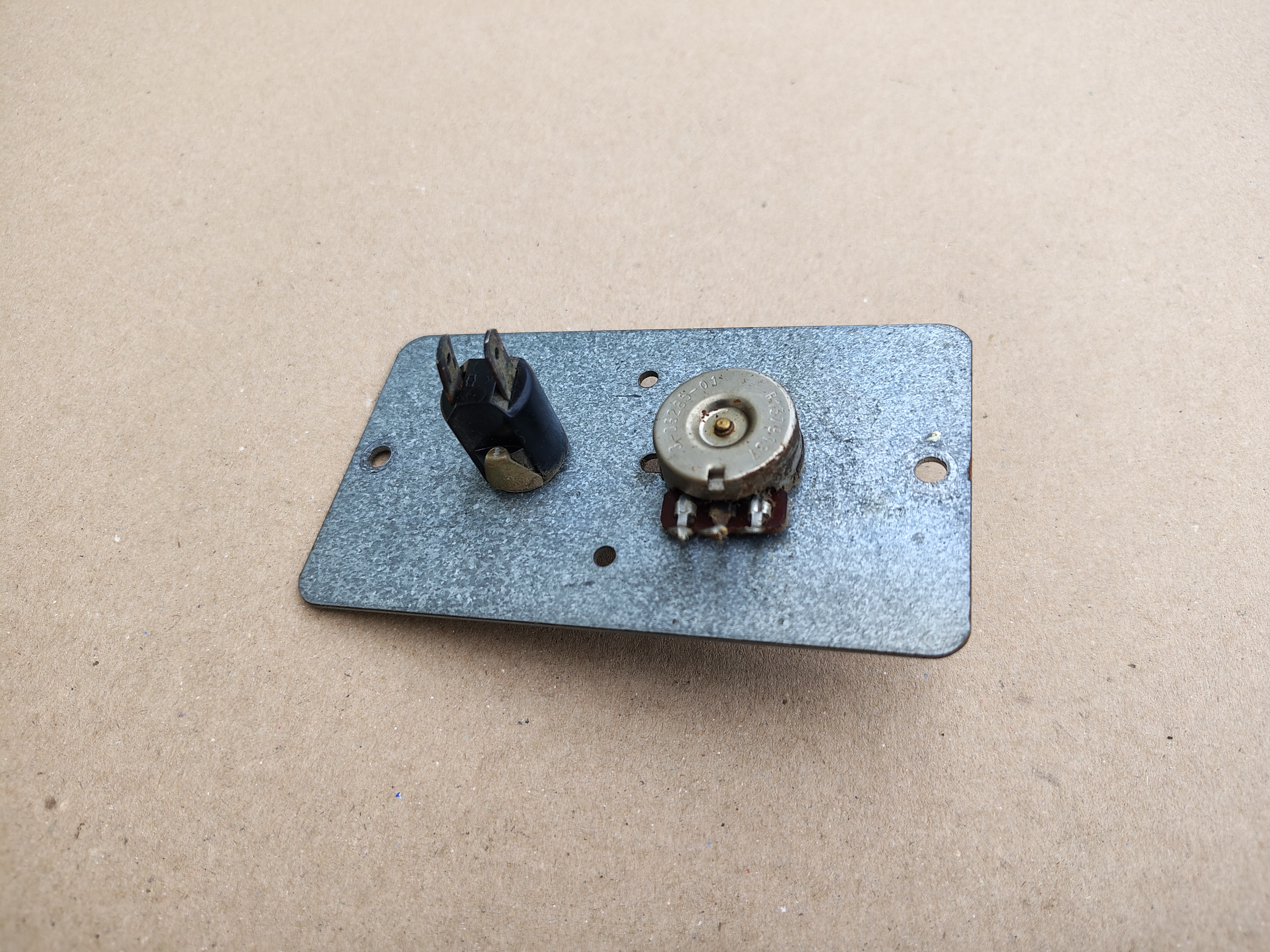 On -Off Switch/ Volume Controller (Rowe-AMi/ CD-100)