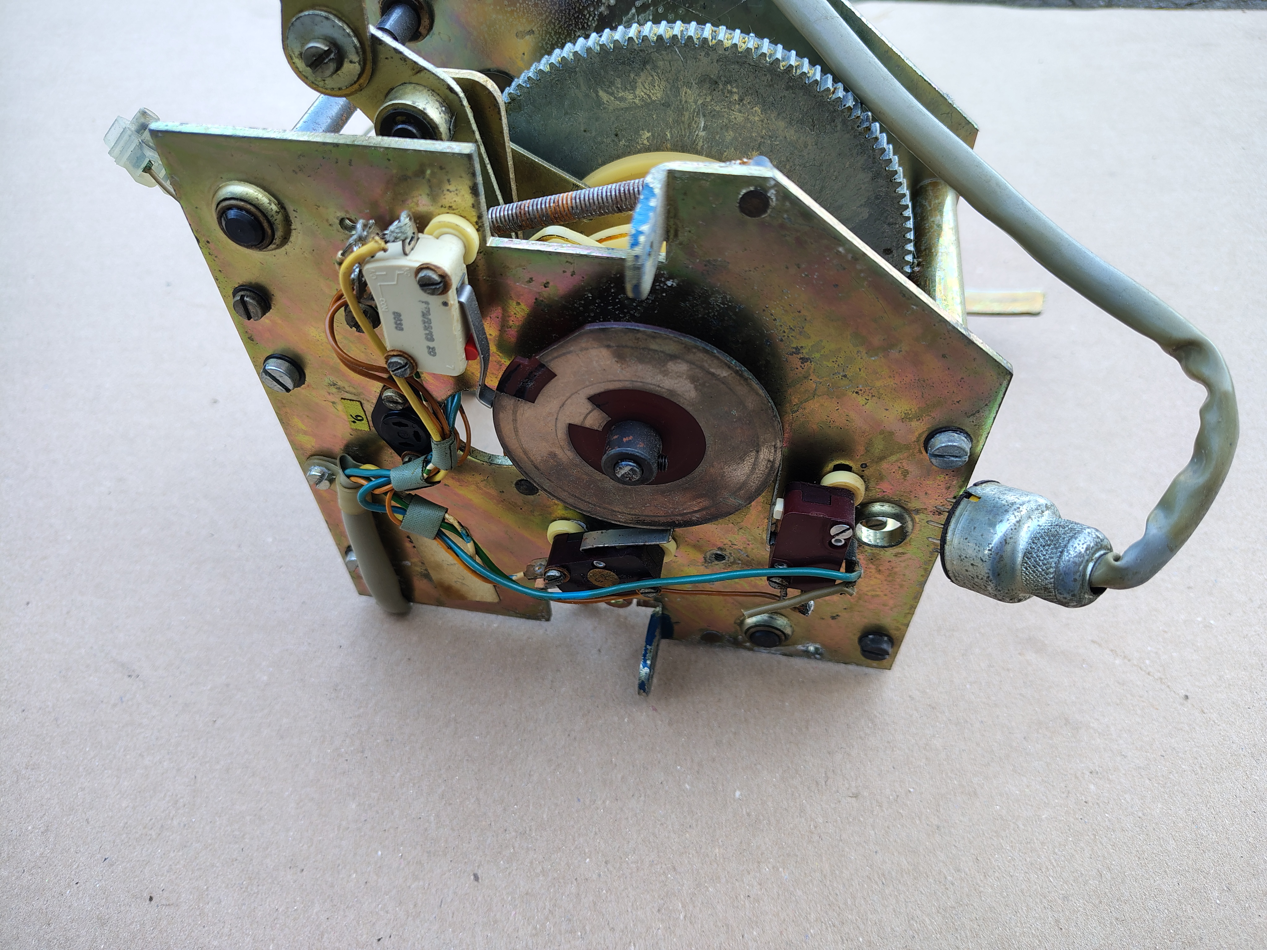 Gripper Arm Basis/ Mechanism (Wurltizer Lyric)