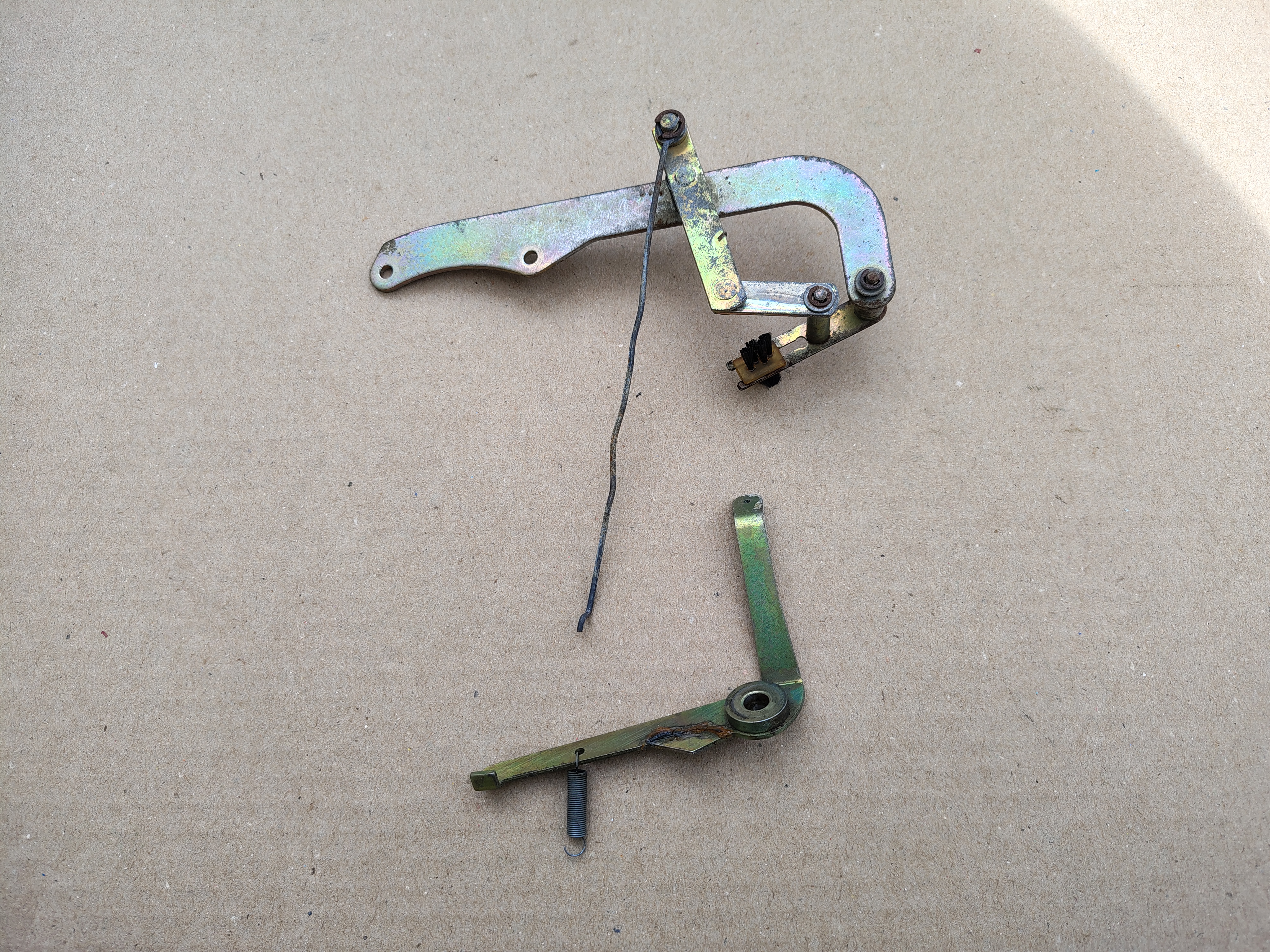 Brush + Stripper Plate/ Mechanism (Seeburg Mardi Gras/ STD4)