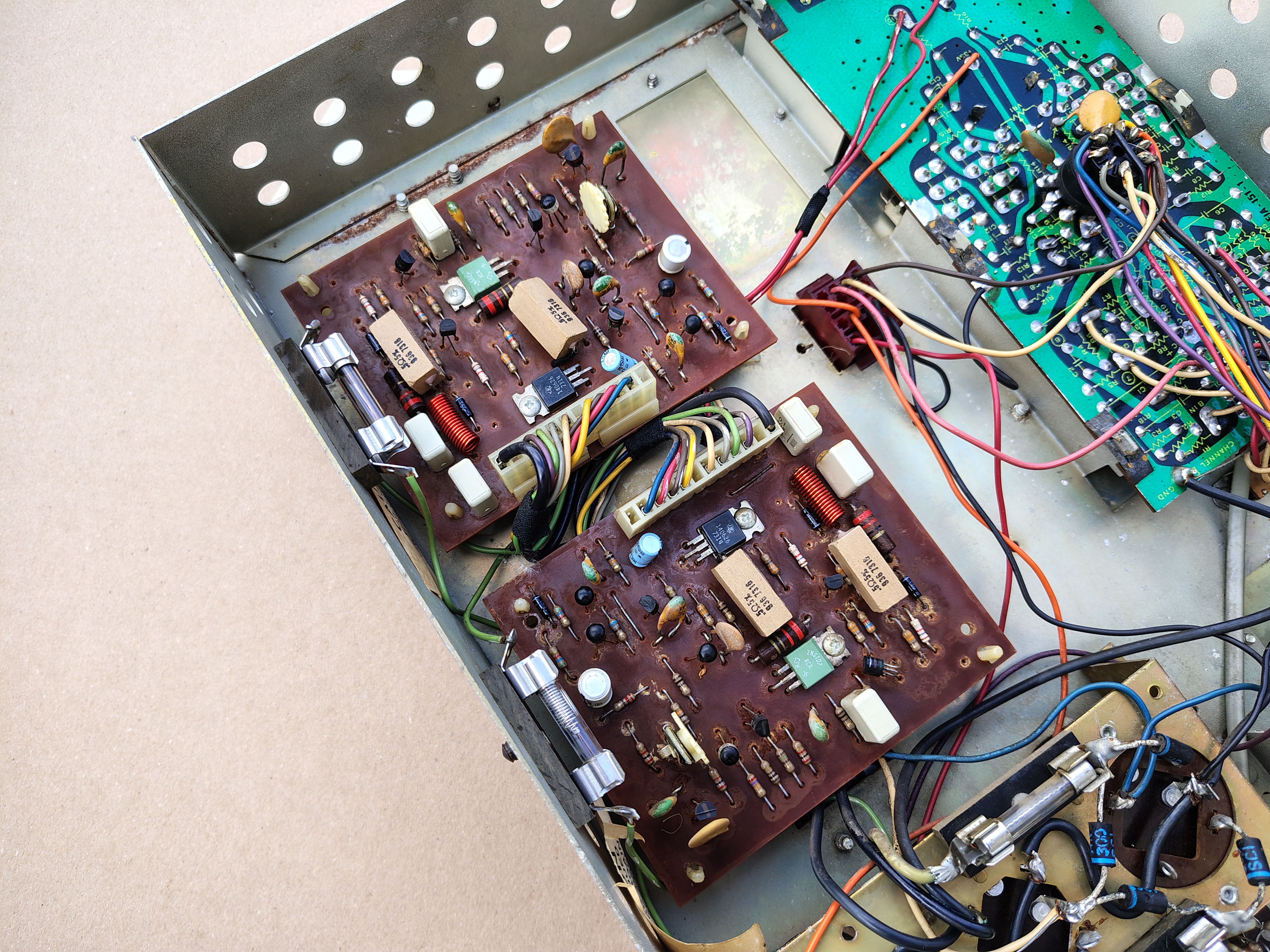 Amplifier/ 556 (Wurlitzer 3700/3710)