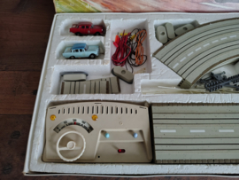 Racebaan 4002/ Opel Kapitan/ Mercedes 220 / Faller AMS