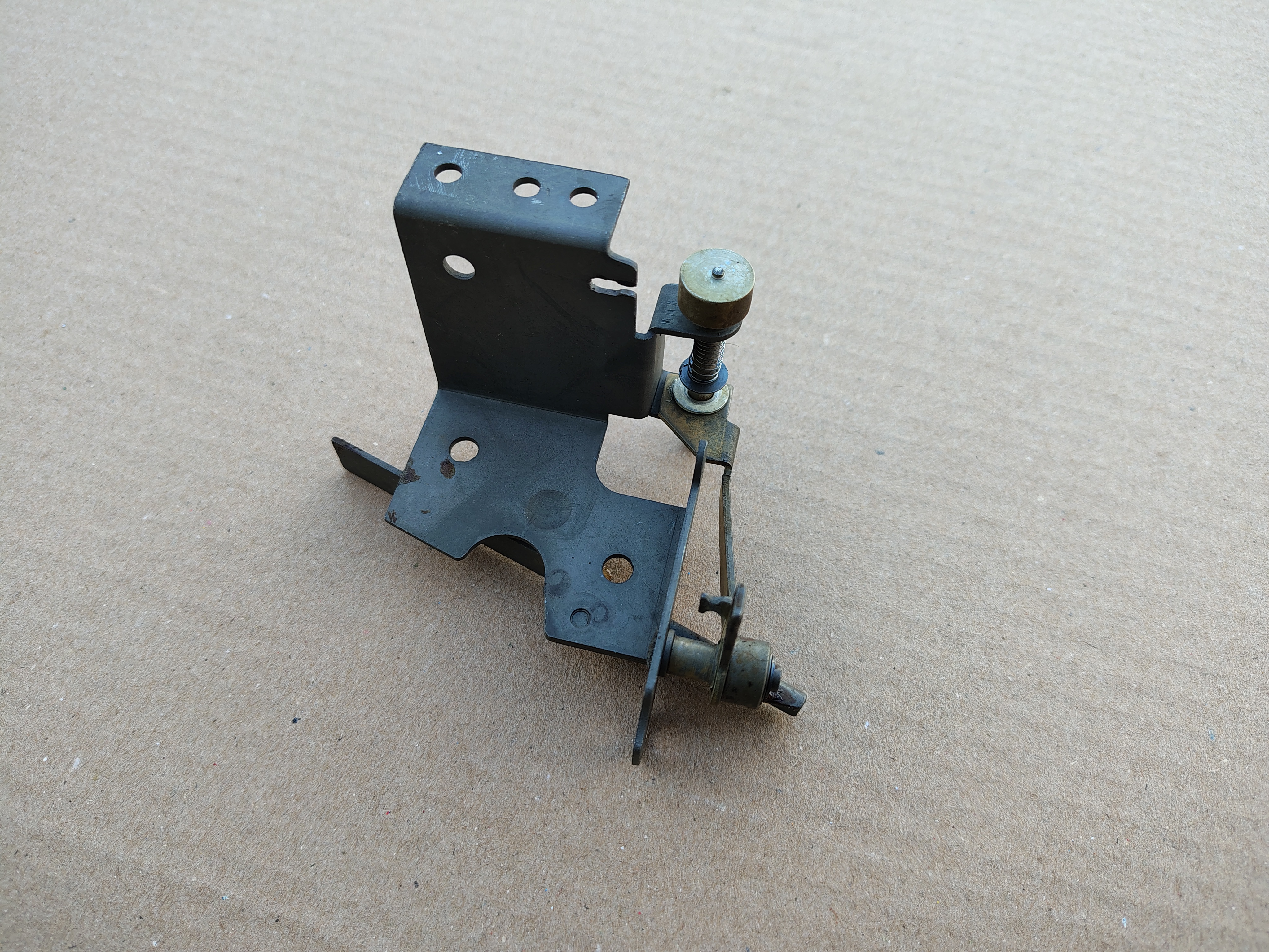 Safety Trip Bracket/ Mechnism (Seeburg Mardi Gras /STD4)