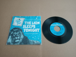 Single: Tight Fit - The Lion Sleeps Tonight/   I'm Dancing In The Street (1982)