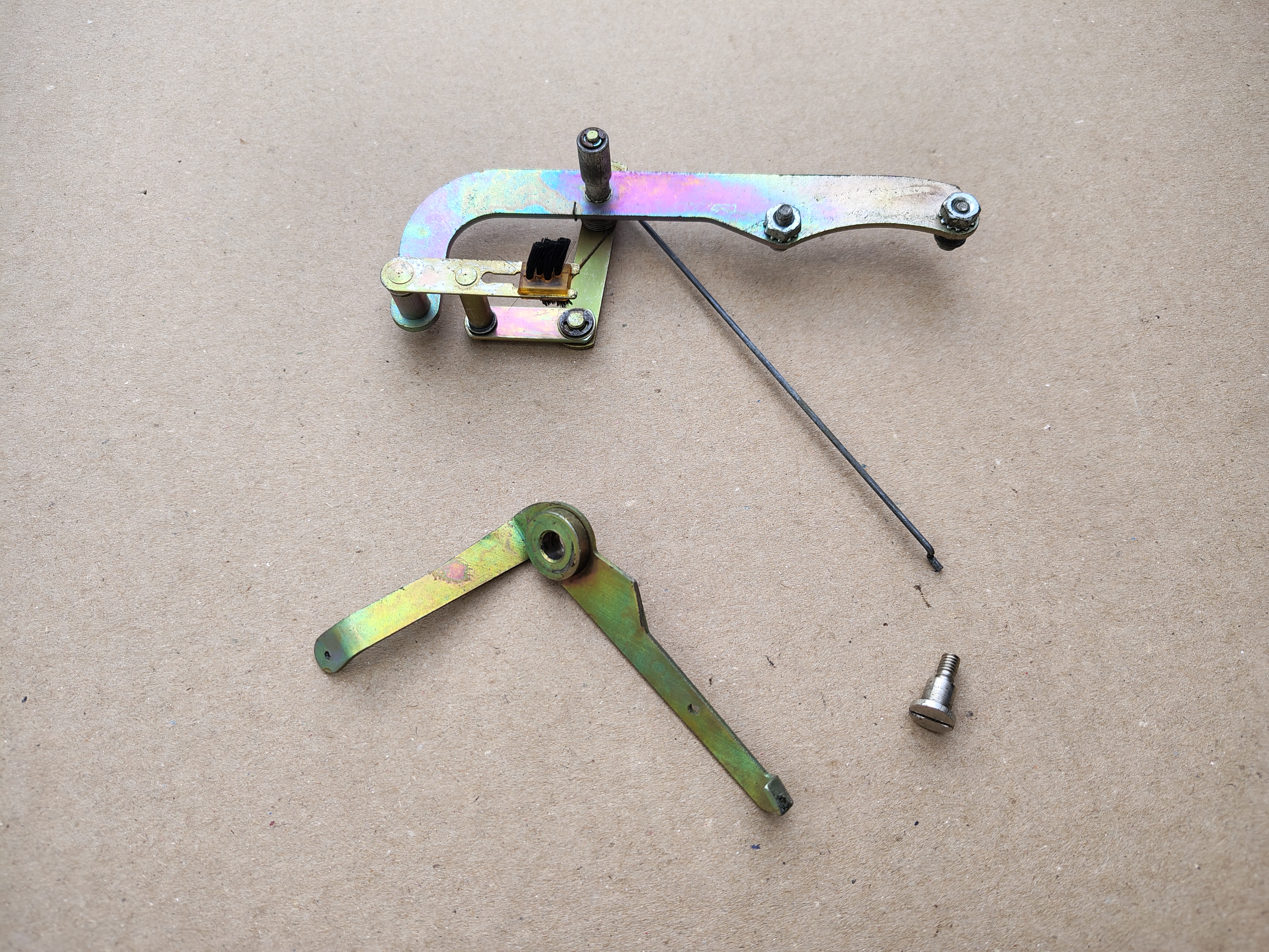 Brush + Stripper Plate/ Mechanism (Seeburg Disco/ SMC1)