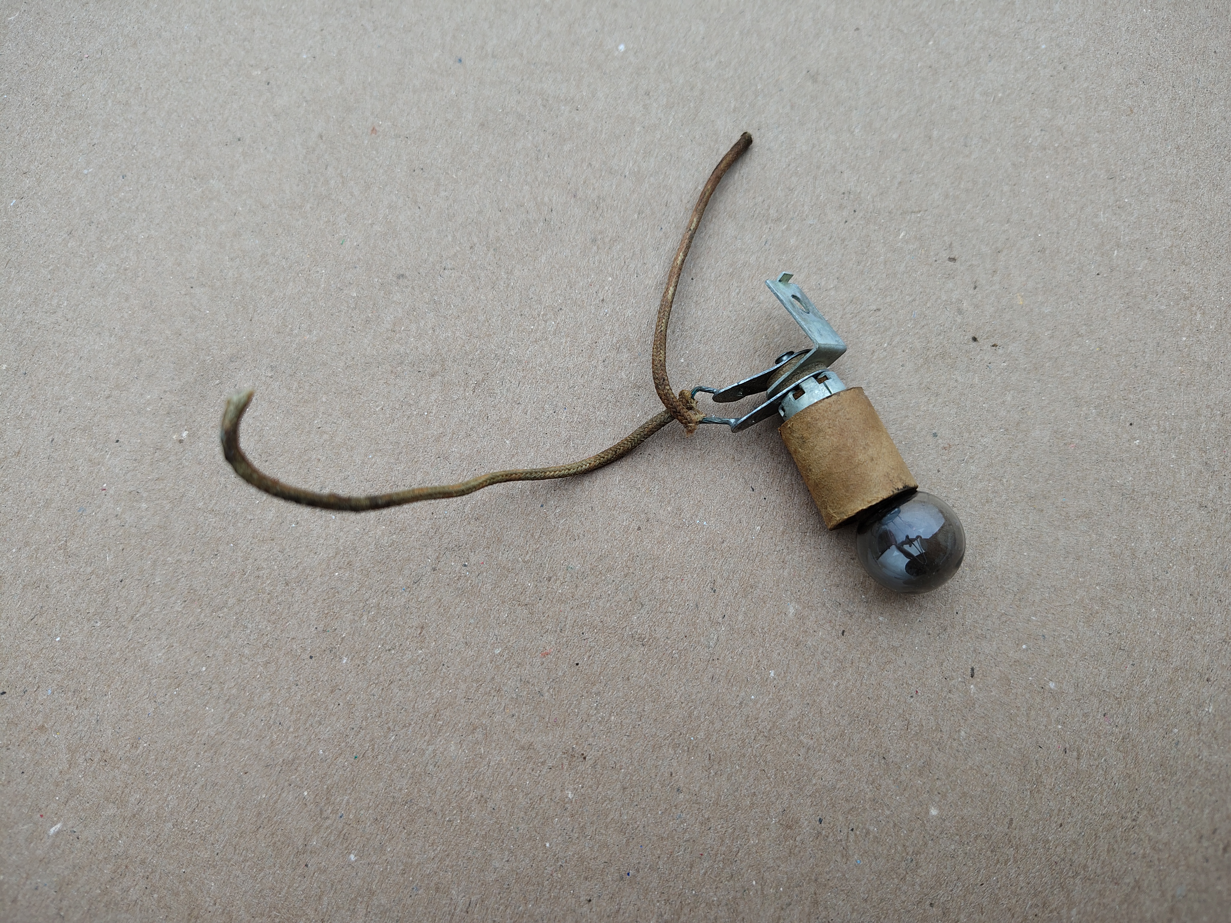 Lamp Holder  (United UPB-100)