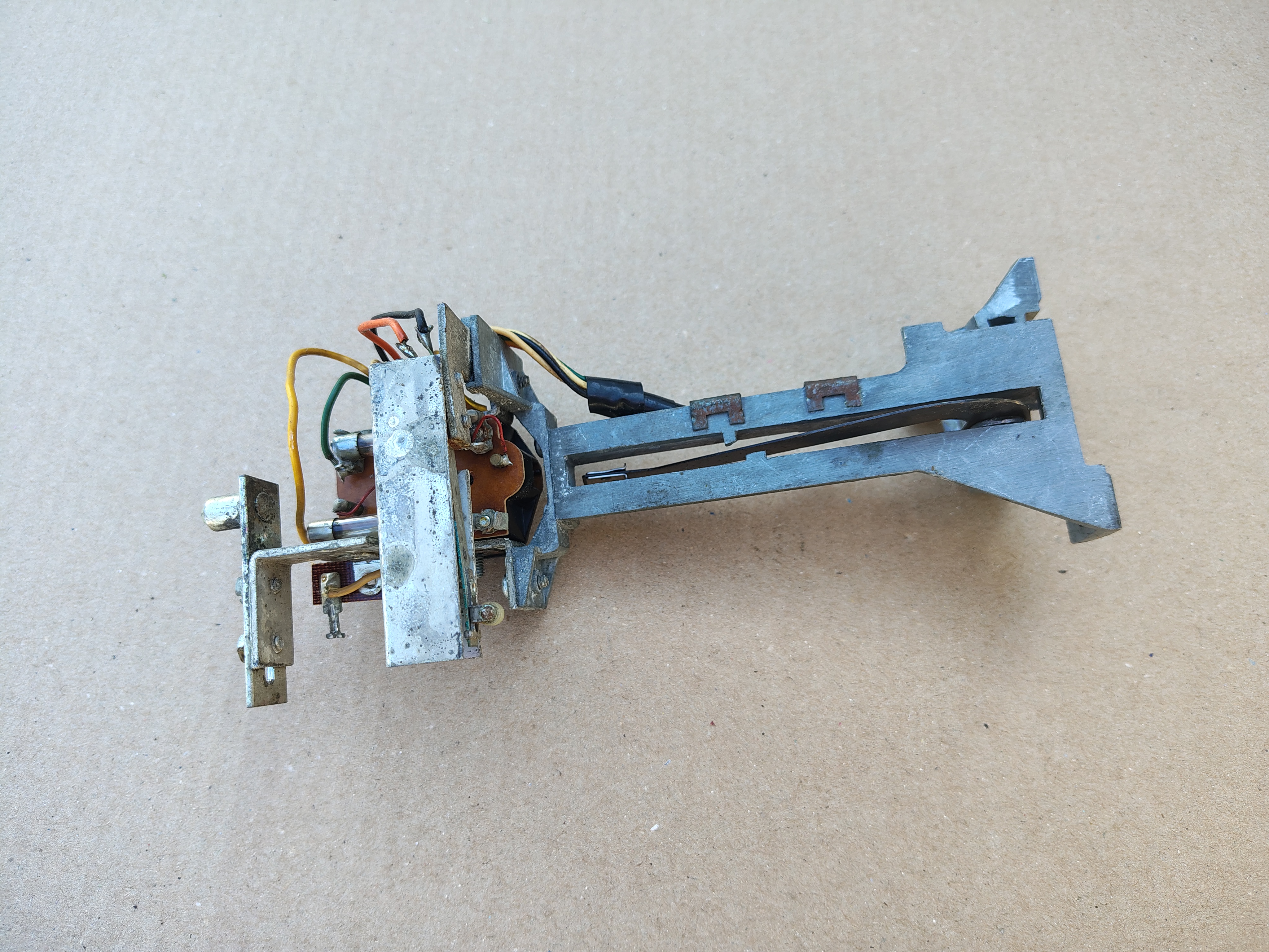 Record Lift Arm / Mechanism (Seeburg Div)
