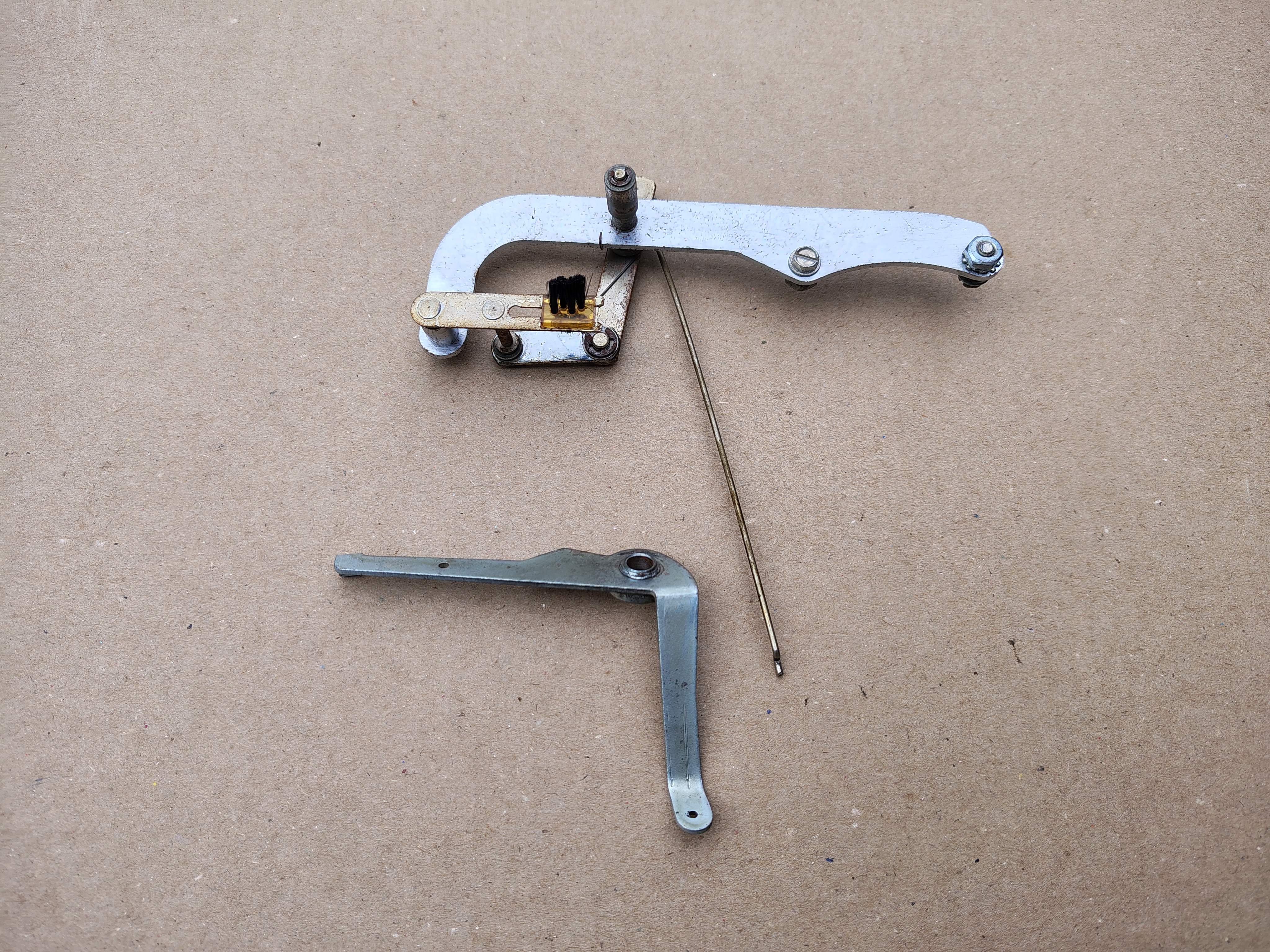 Clamp Arm & Centering Pin Assem Mechanism (Seeburg Bandshell/Firestar)