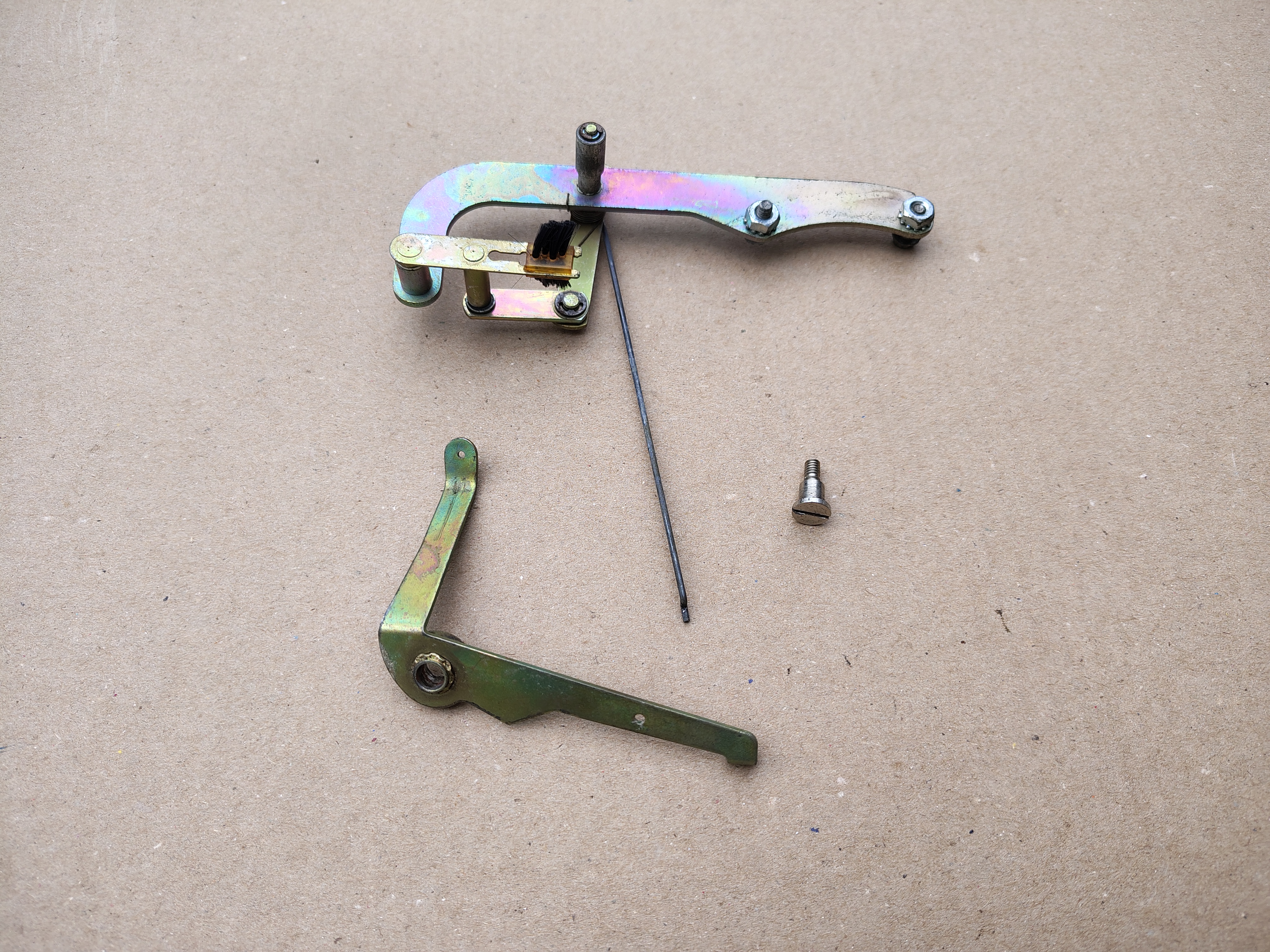 Brush + Stripper Plate/ Mechanism (Seeburg Disco/ SMC1)