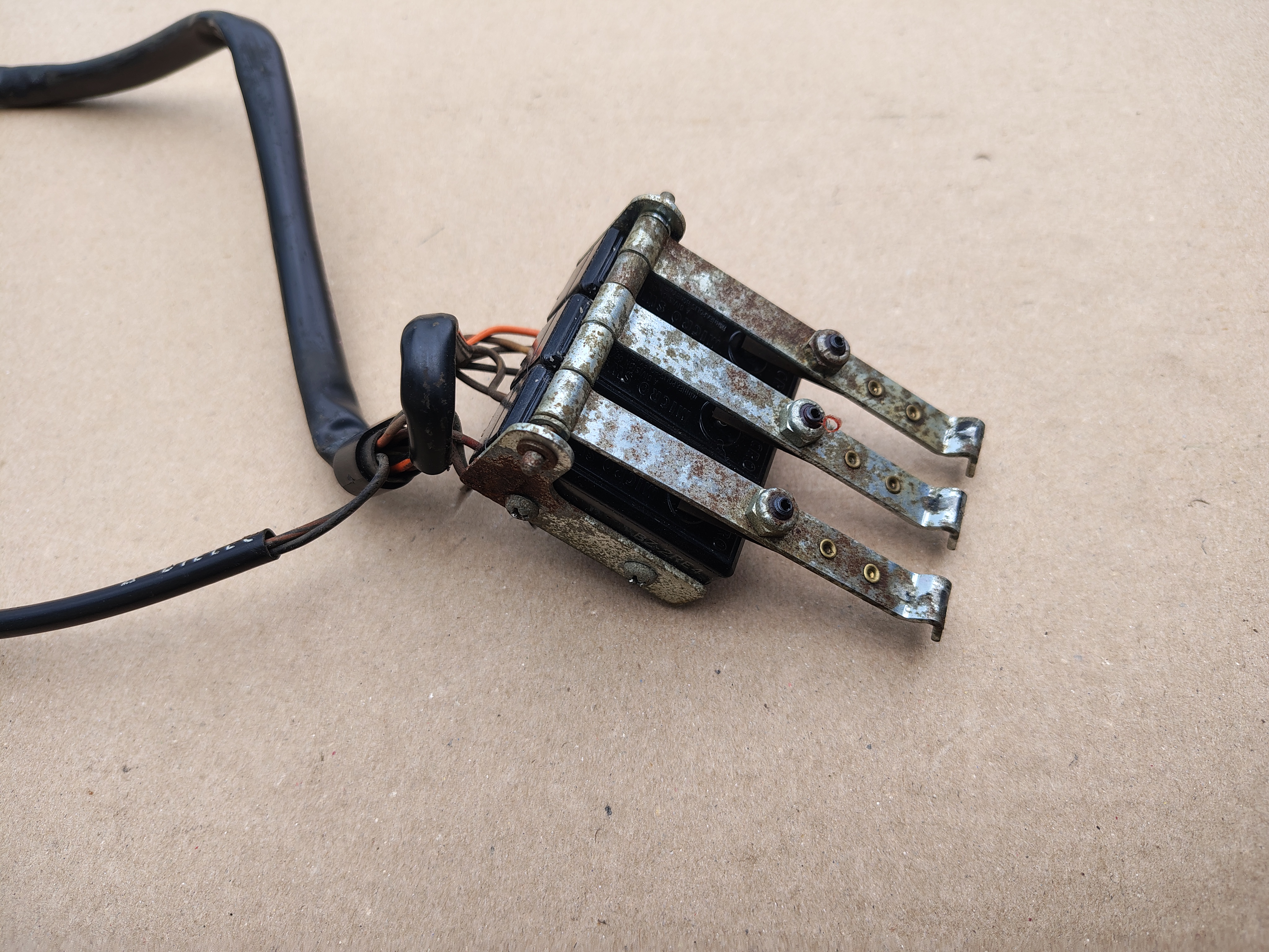 Gripper Arm/ Switch/ Mechnism (Rock-ola 418S/ Rhapsody (1964)