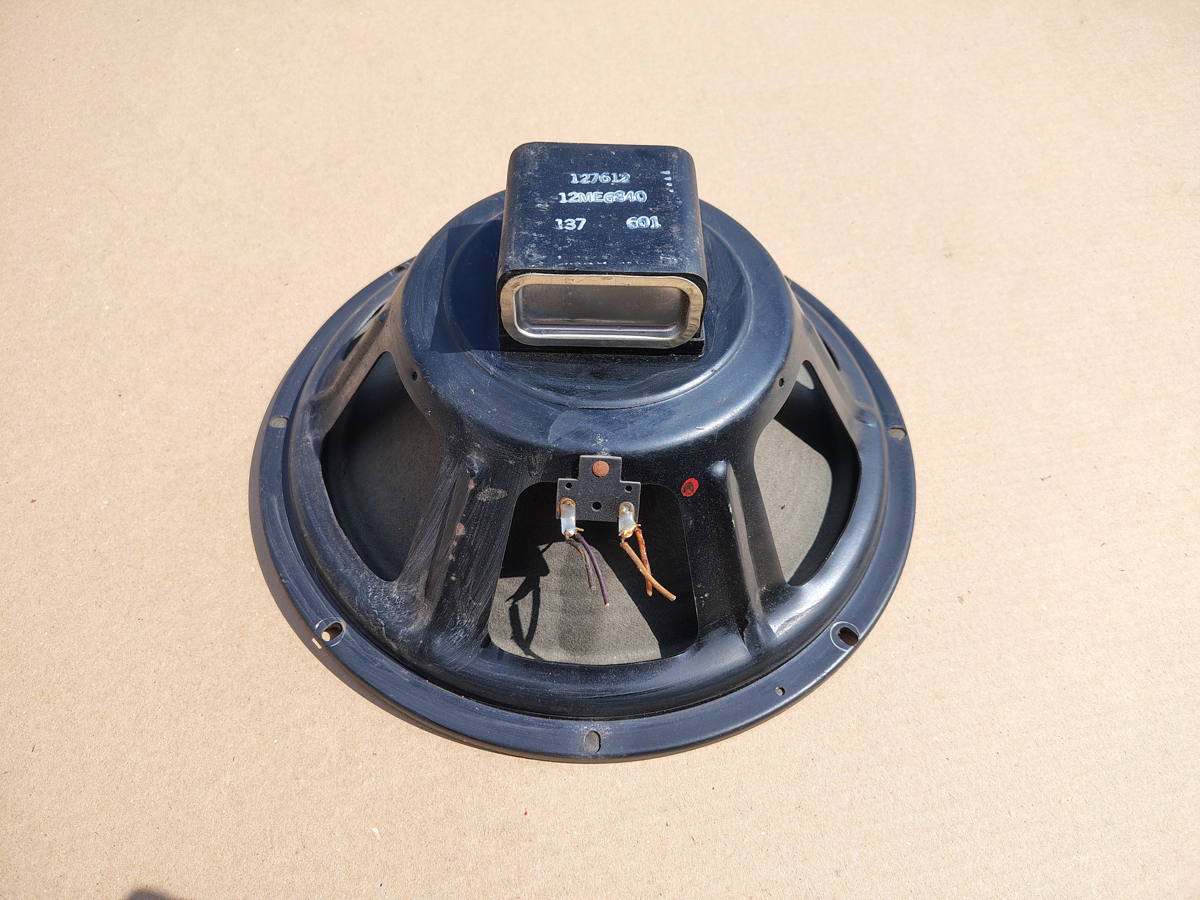 1x 12" Speaker (Wurlitzer 3000)