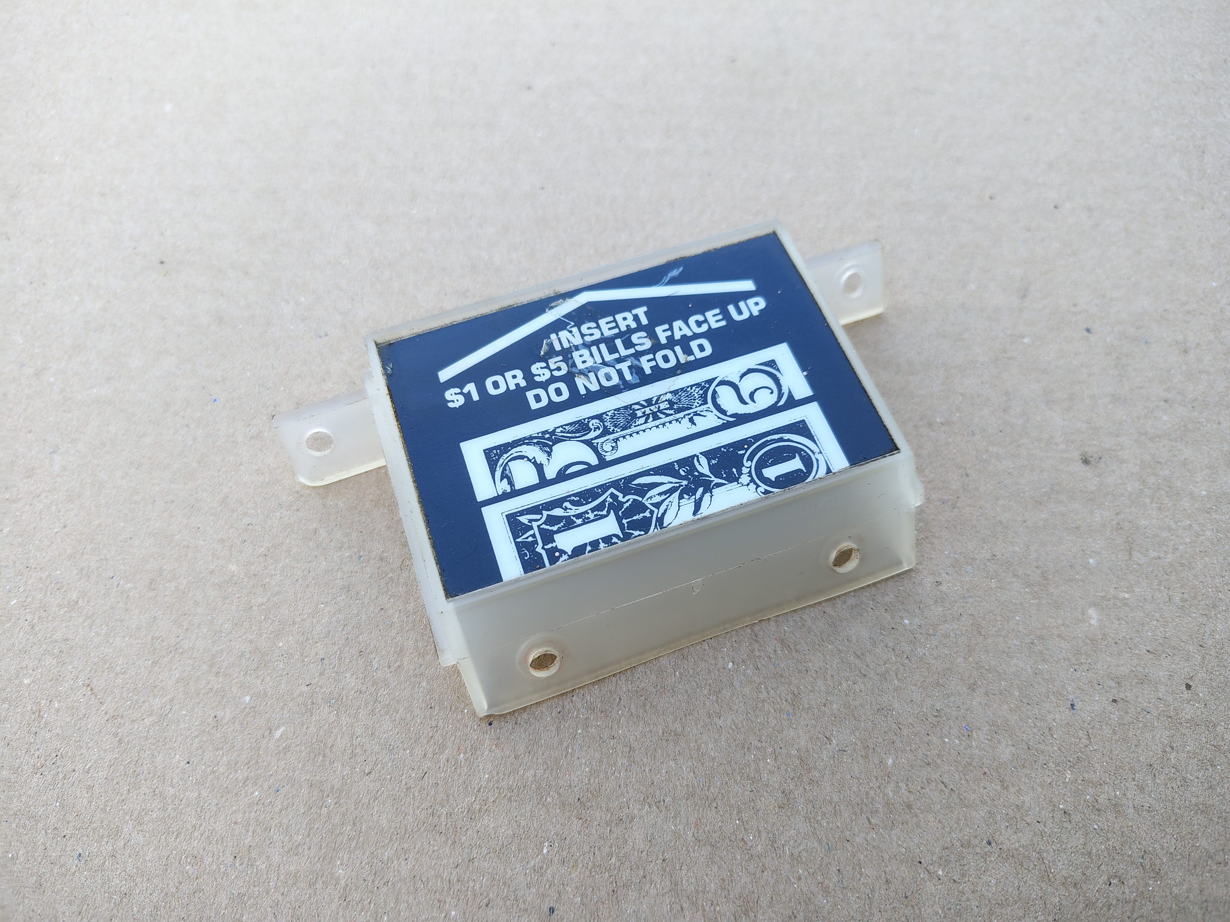 Bills Insert/ Plastic (Rowe-AMi CD-100) USA