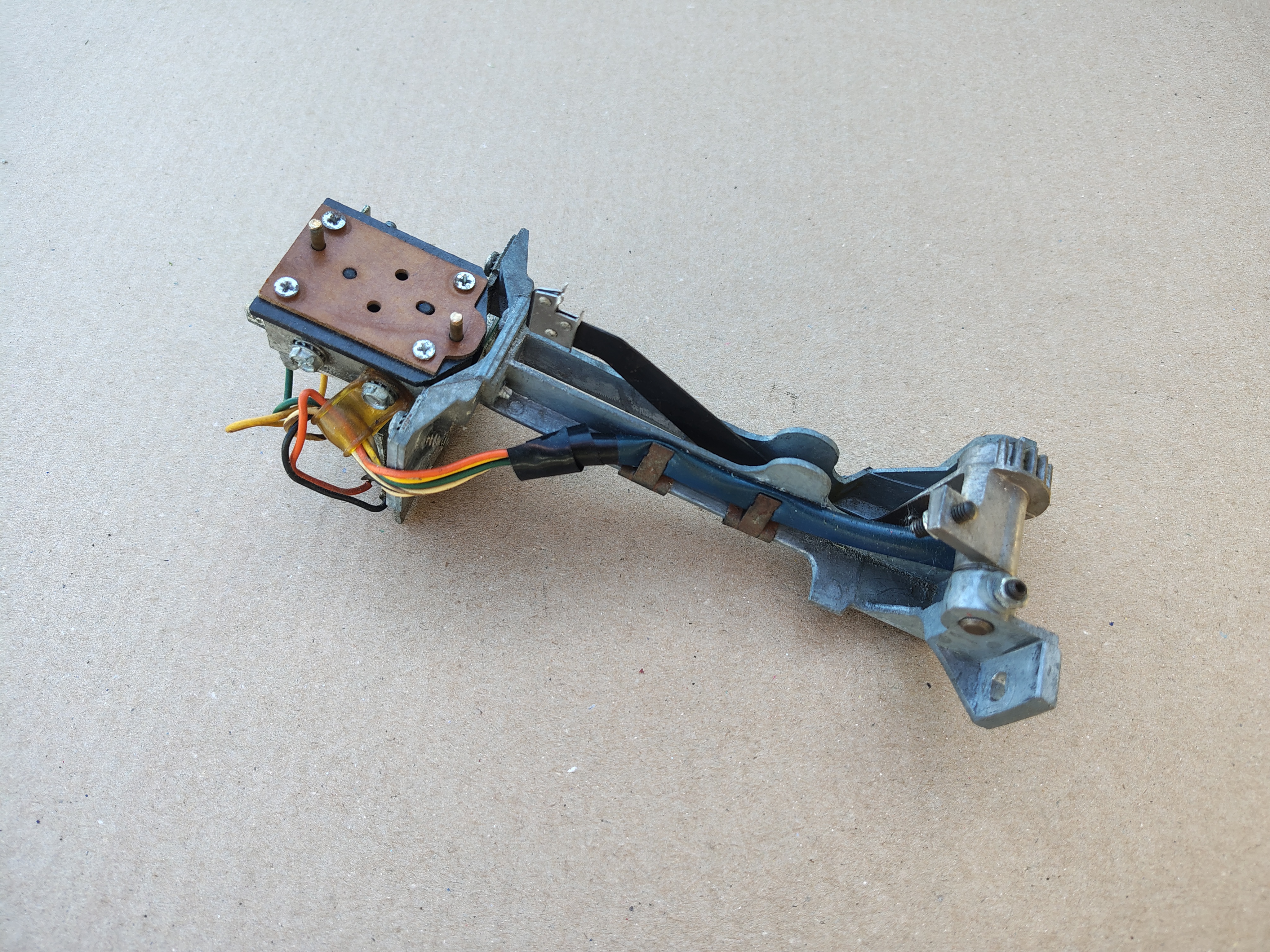 Record Lift Arm / Mechanism (Seeburg Div)