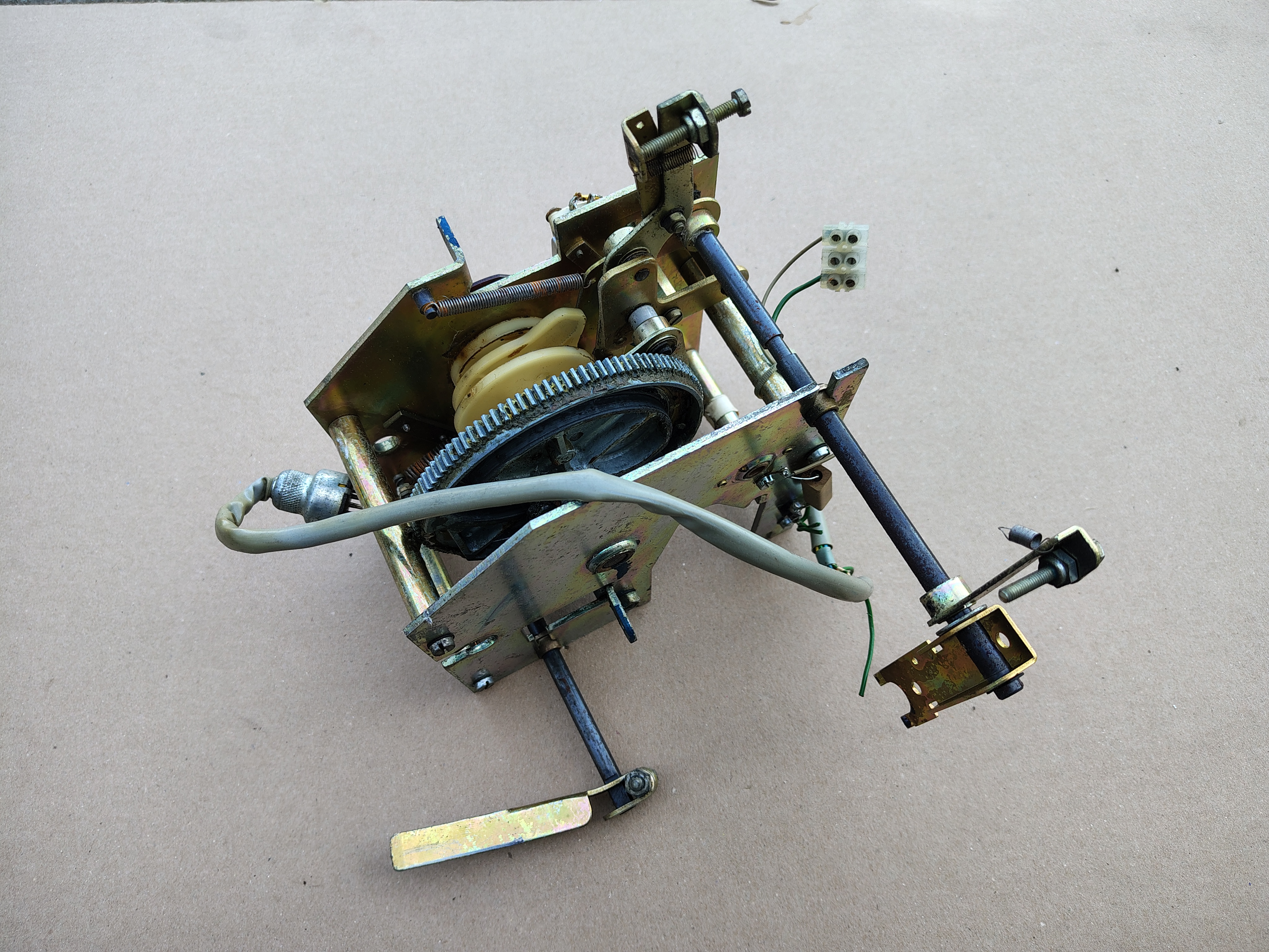 Gripper Arm Basis/ Mechanism (Wurltizer Lyric)