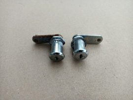 Lock Catch/ LH & RH (Seeburg LS3)