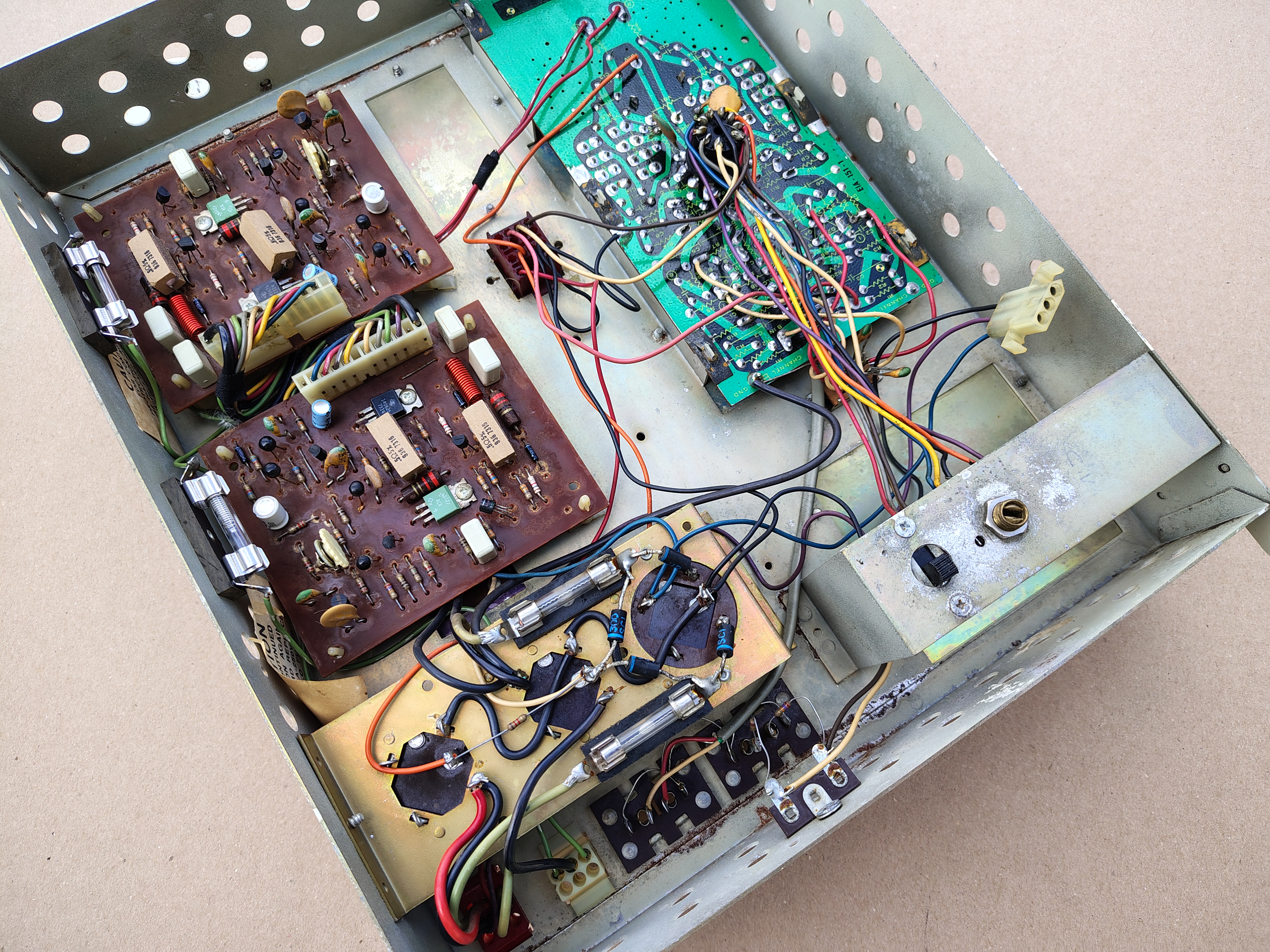 Amplifier/ 556 (Wurlitzer 3700/3710)