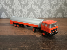 DAF 2800 + Tank Trailer (DAF Trucks) 1:50 (Lion-car)