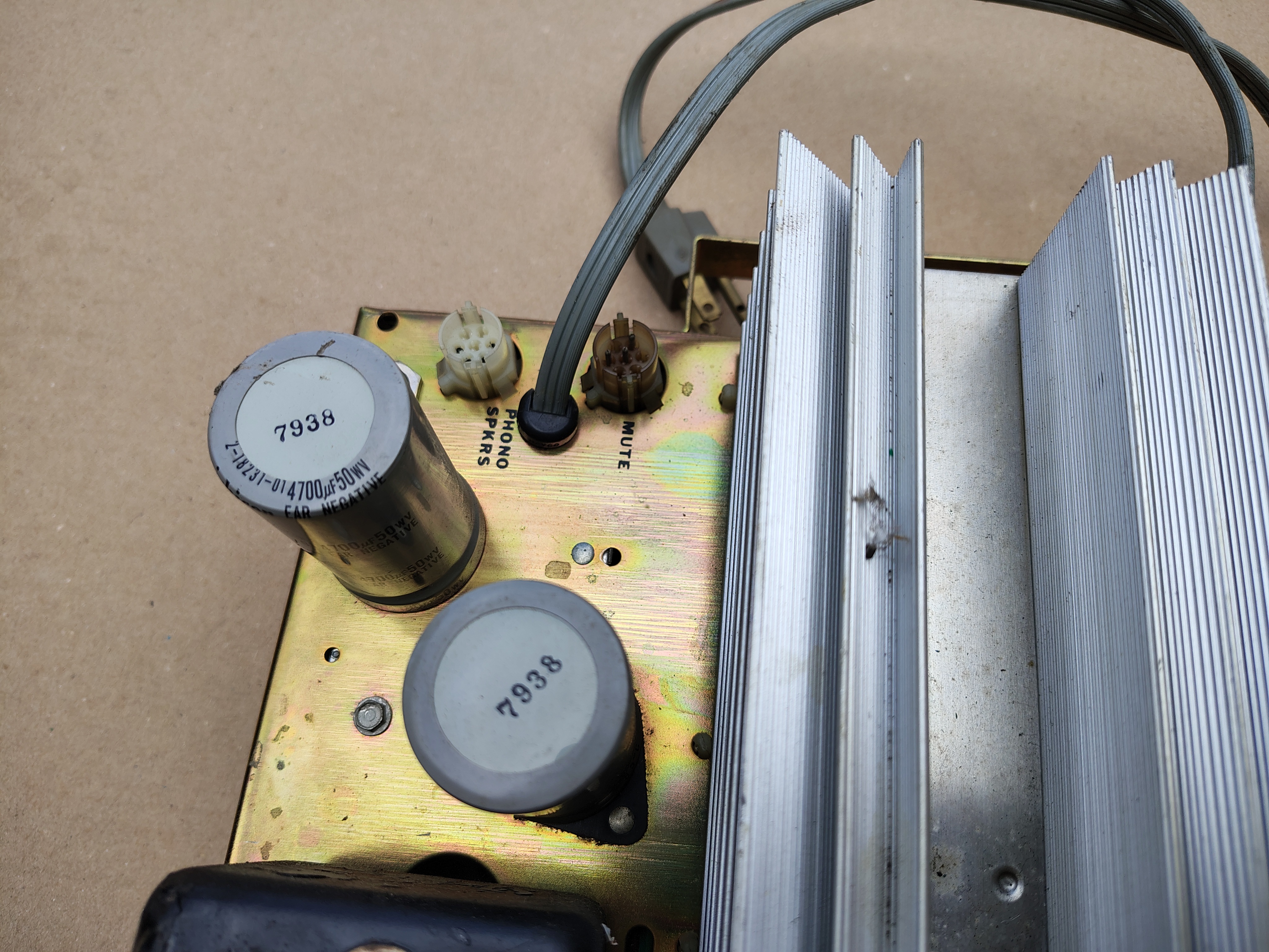 Amplifier/ 6-07438-02 (Rowe-AMi/R-Serie/ Div)