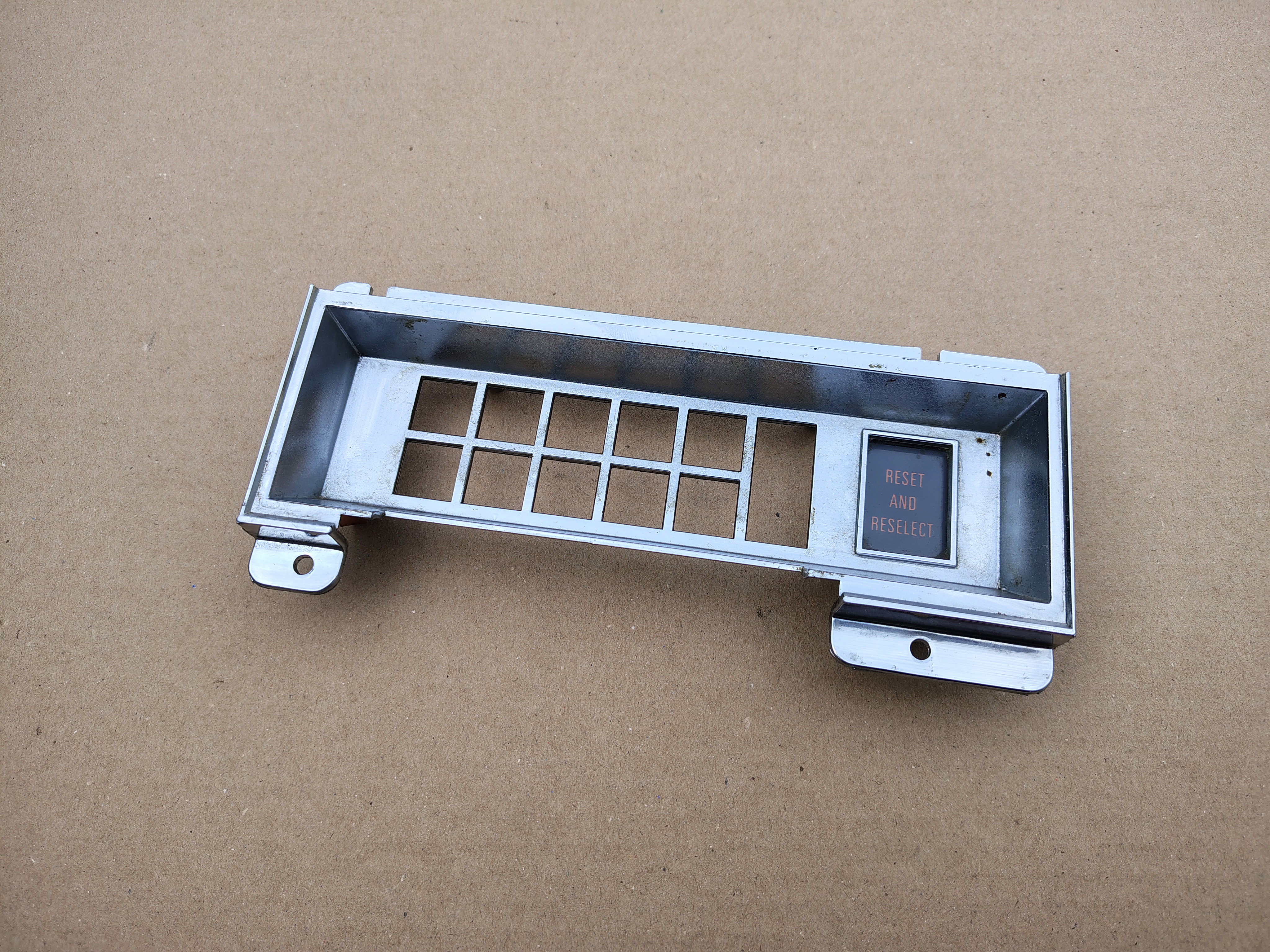 Keyboard/ Casting/ 6-08354-01 (Rowe-AMi RI-2)