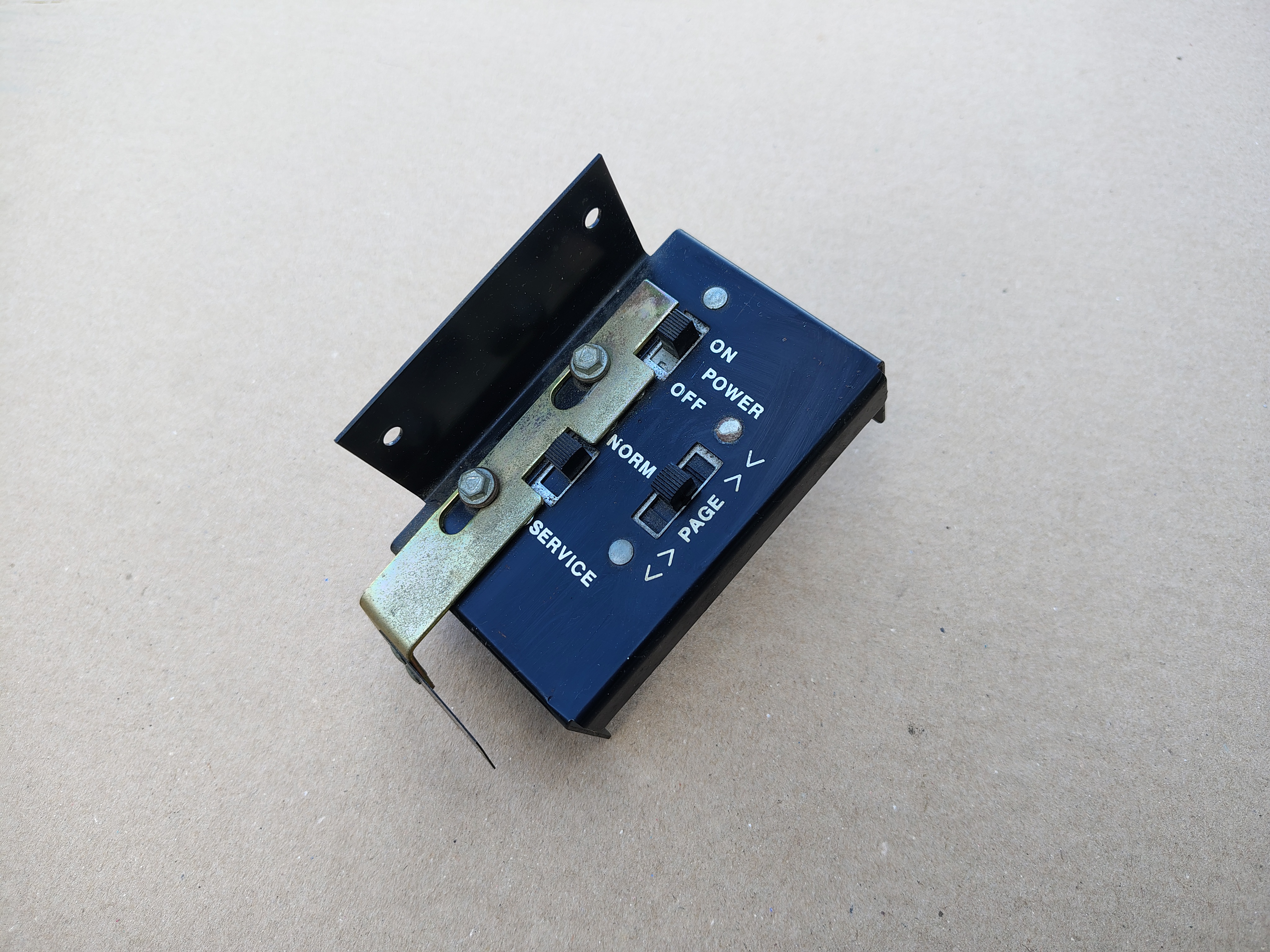 Service Switch (Rowe-AMi/ CD-100)