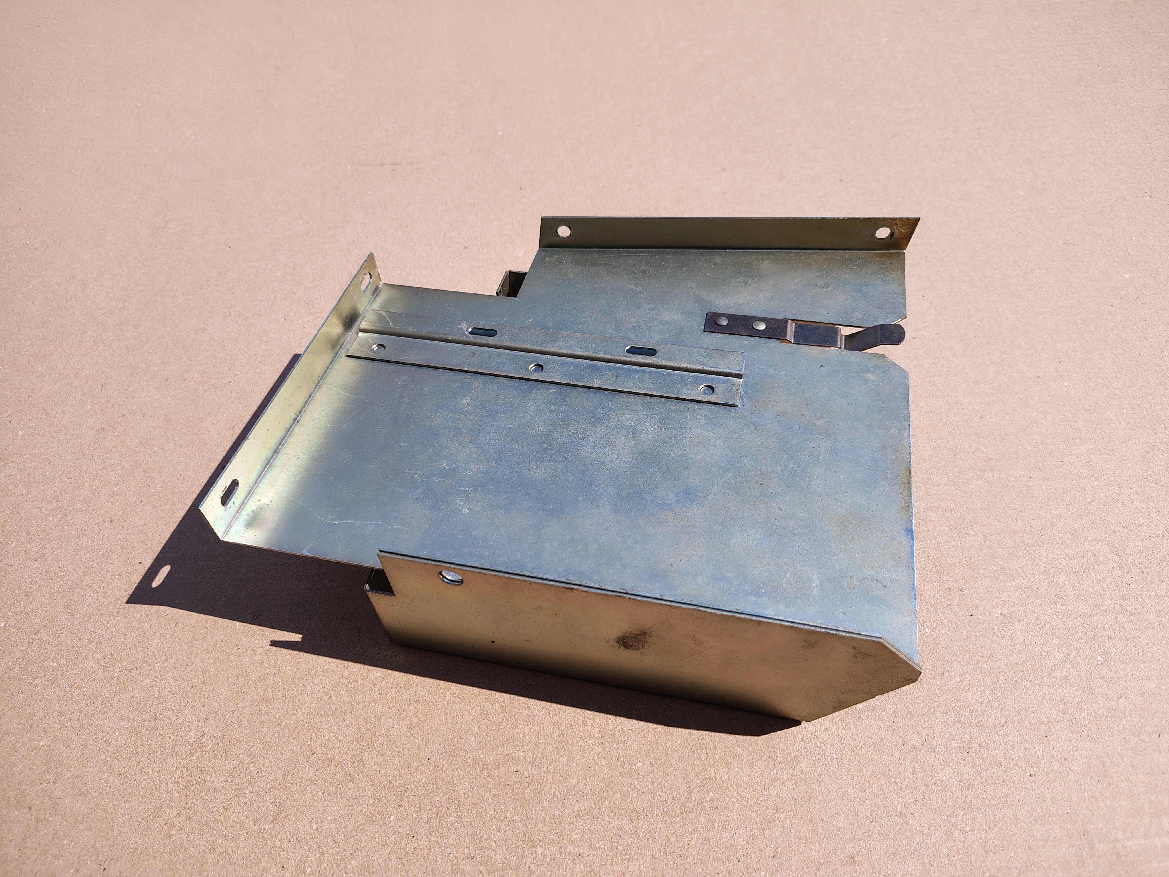 Bracket/ Black Box (Seeburg LS3)