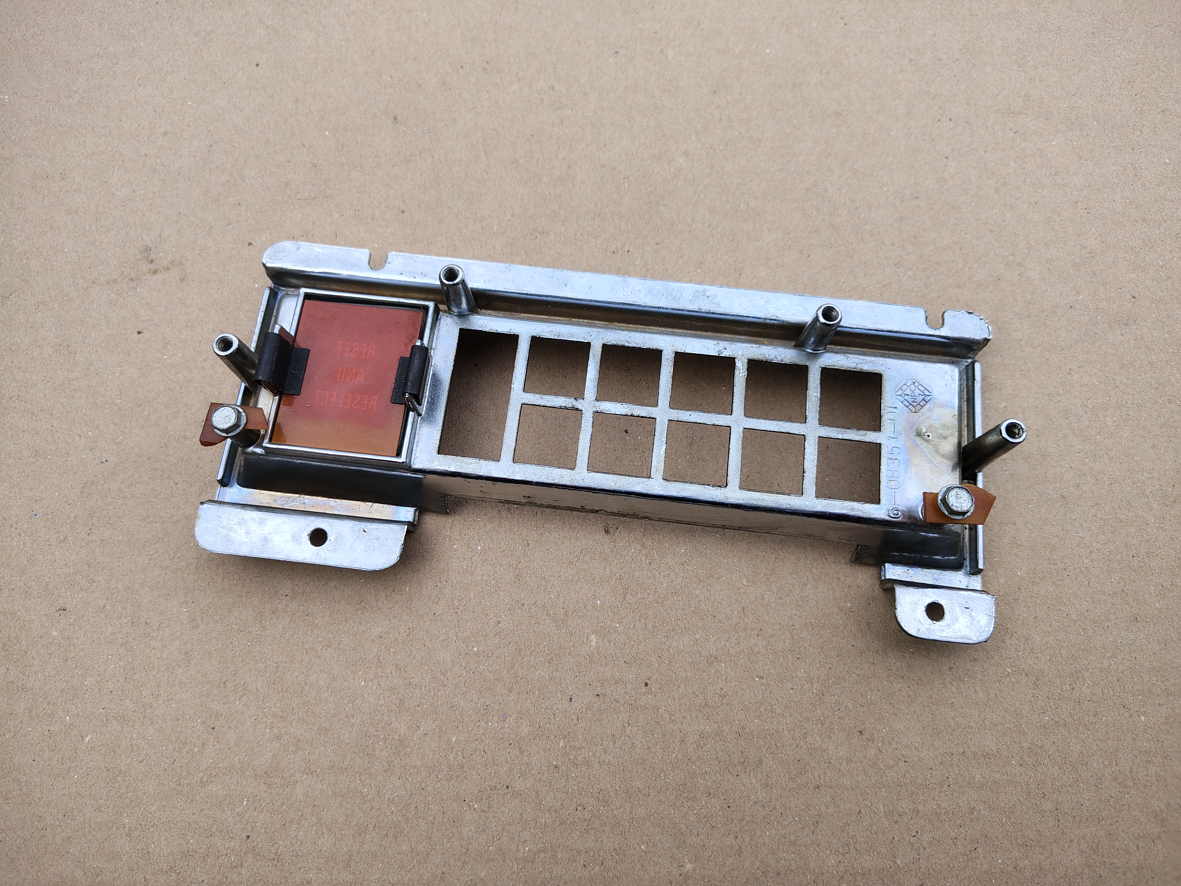 Keyboard/ Casting/ 6-08354-01 (Rowe-AMi RI-2)